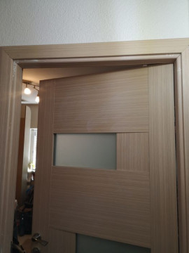 Montaj uși de interior, metalice, termopan și mobila sau parchet
